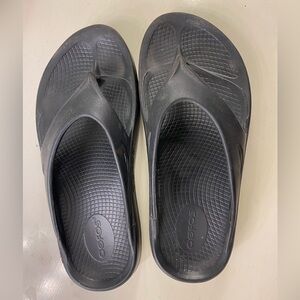 OOFOS Black Flip Flop Sandals, Sz. M6/W8, EU 39